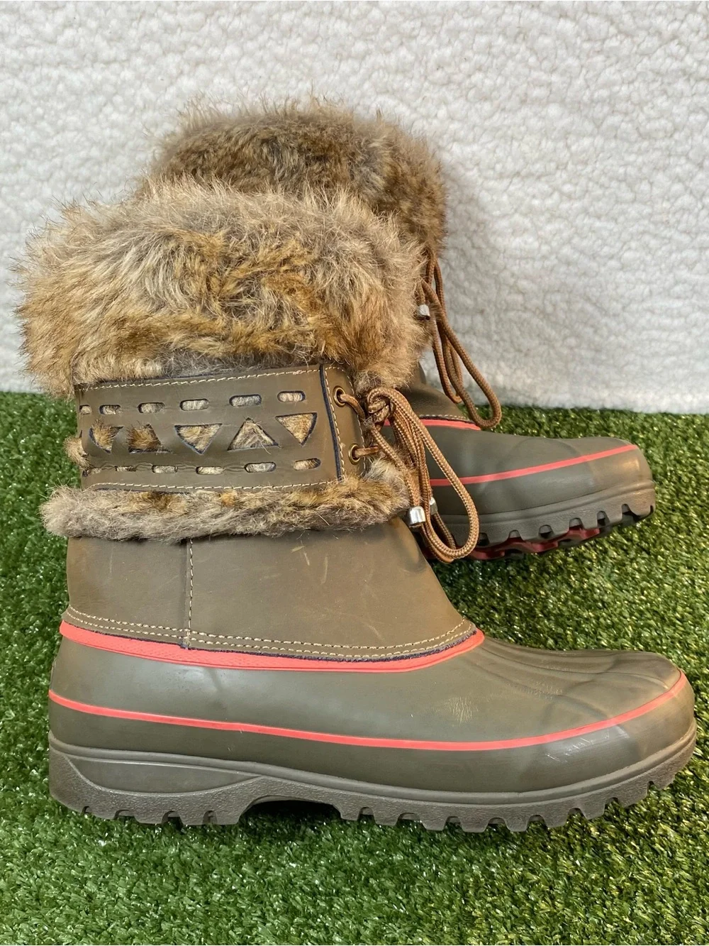 Khombu Nola Duck Boots Women's SZ 9 Olive Green Rubber Faux Fur Rain Snow Ankle